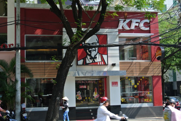 ケンダッキー・フライド・チキン　(KFC)